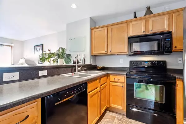 2900 Samuel CT SW #D, Cedar Rapids, IA 52404