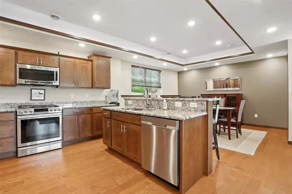 1102 South ST, Urbana, IA 52345