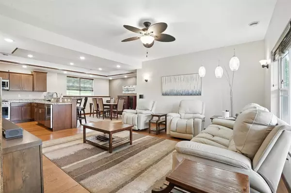 1102 South ST, Urbana, IA 52345