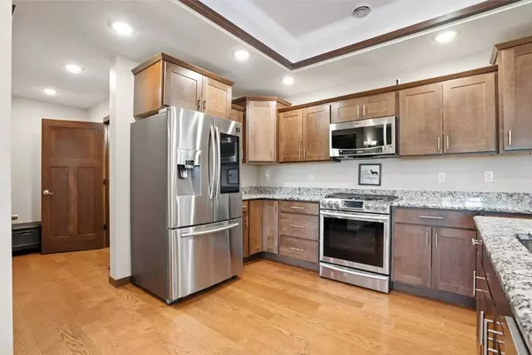 1102 South ST, Urbana, IA 52345