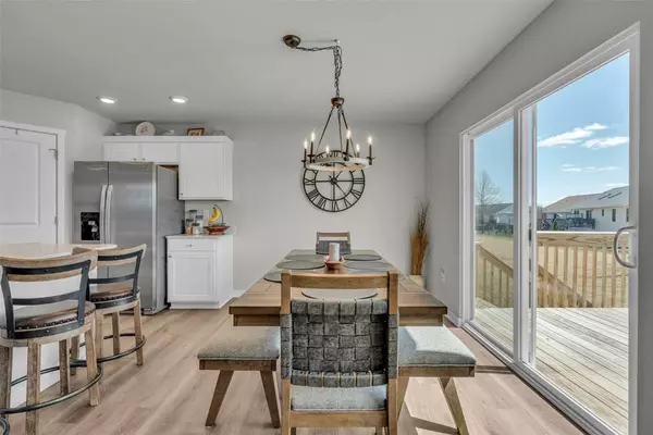 305 Sumac DR, Palo, IA 52324