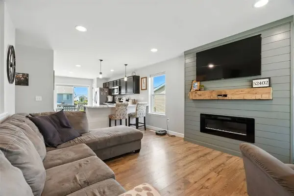 8615 Harrington DR NE, Cedar Rapids, IA 52402