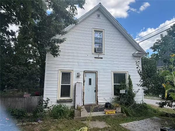 217 11th ST NW, Cedar Rapids, IA 52405