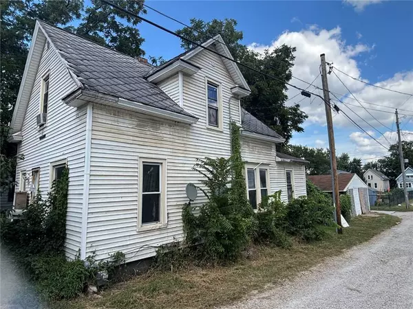 217 11th ST NW, Cedar Rapids, IA 52405