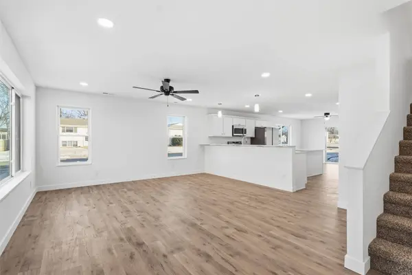 225 Clymer RD, Hiawatha, IA 52233