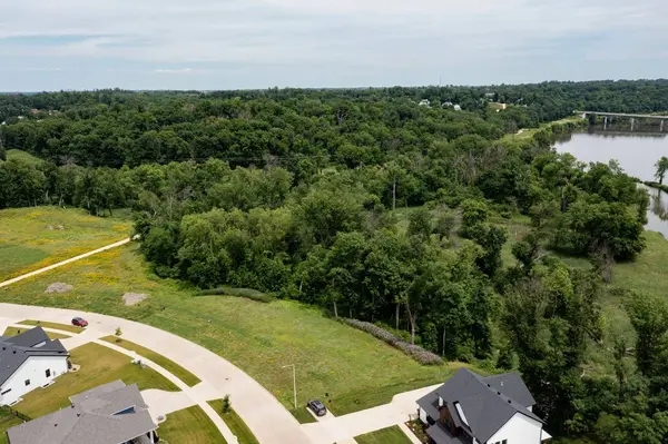 5601 Seminole Valley TRL NE, Cedar Rapids, IA 52411