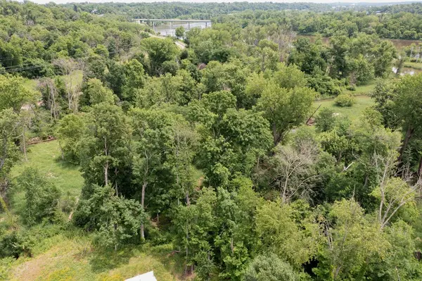 5601 Seminole Valley TRL NE, Cedar Rapids, IA 52411