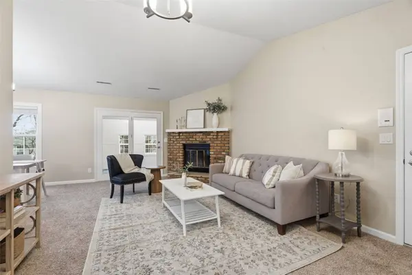 3801 Lexington DR NE #D, Cedar Rapids, IA 52404