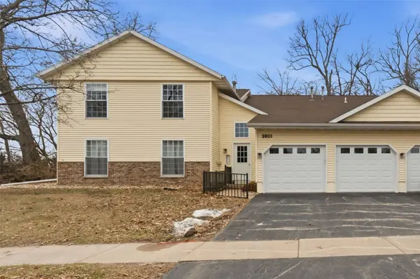 3801 Lexington DR NE #D, Cedar Rapids, IA 52404