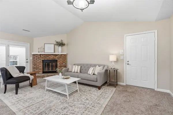 3801 Lexington DR NE #D, Cedar Rapids, IA 52404