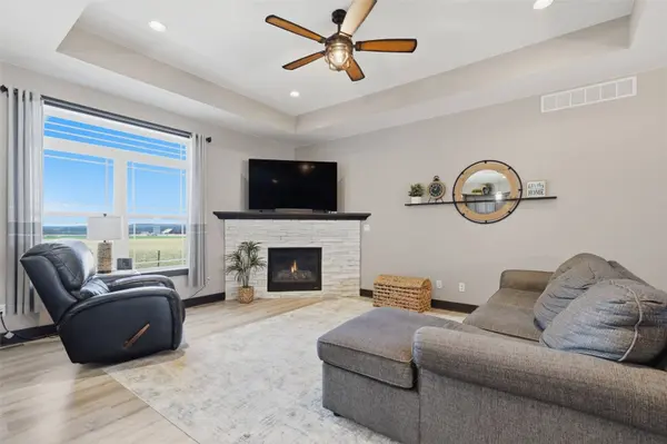 3095 Ridgeview DR, Ely, IA 52227