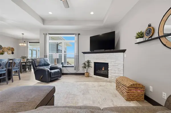 3095 Ridgeview DR, Ely, IA 52227