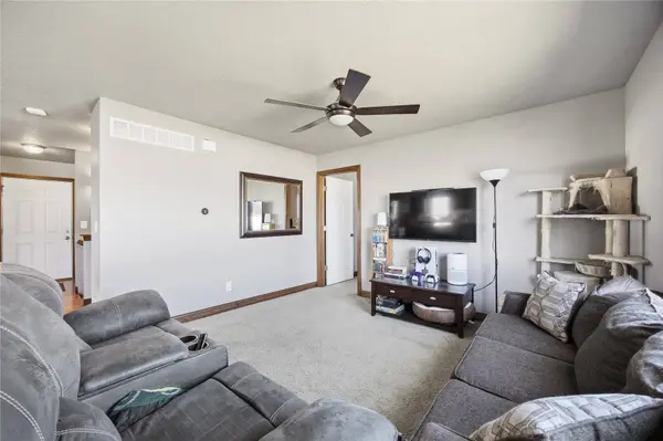 8608 Flatbush CT NE, Cedar Rapids, IA 52402