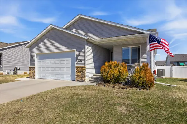 8608 Flatbush CT NE, Cedar Rapids, IA 52402