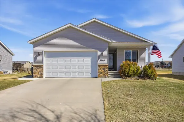 8608 Flatbush CT NE, Cedar Rapids, IA 52402