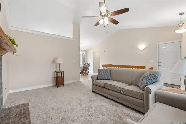 733 71st ST NE, Cedar Rapids, IA 52402