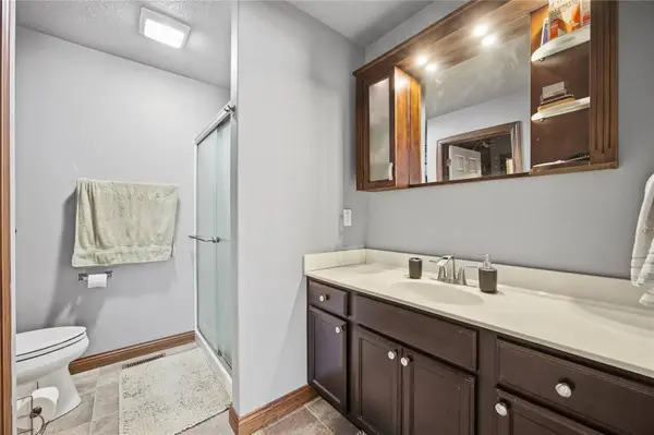 8608 Flatbush CT NE, Cedar Rapids, IA 52402