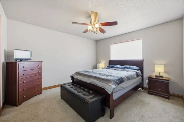 8608 Flatbush CT NE, Cedar Rapids, IA 52402