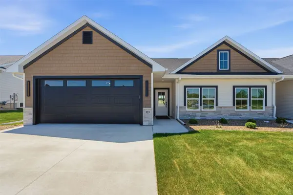 325 Dutch DR, Robins, IA 52328