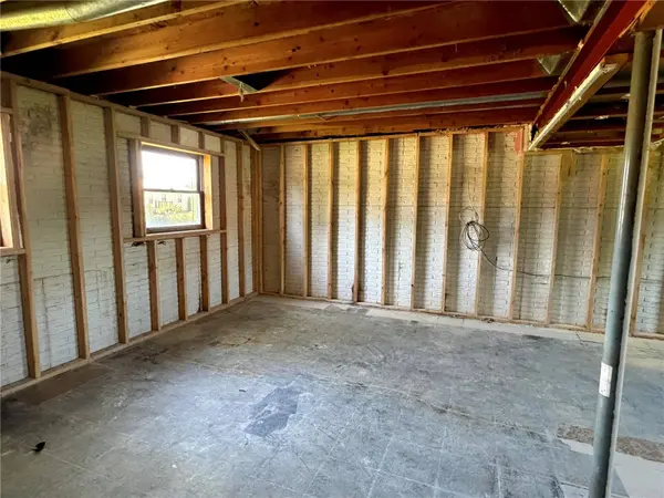 1900 Daleview DR, Marion, IA 52302