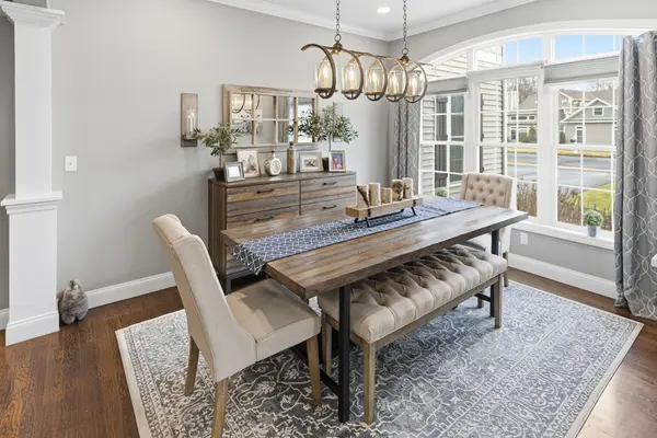 feature image of 7 Essential Tips to Sell Your Home Faster (and for Top Dollar!)