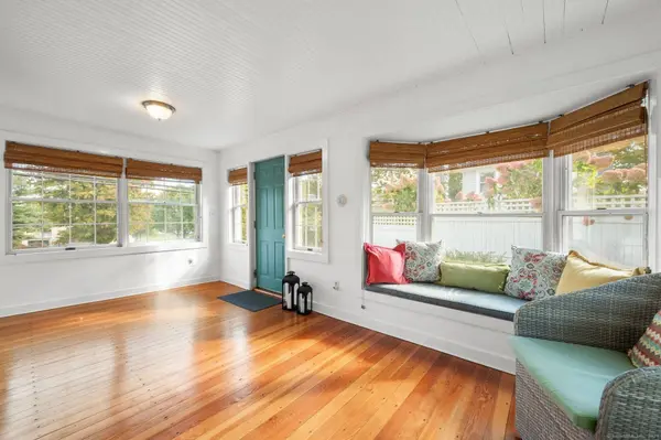 16 North Main Street, Essex, CT 06426