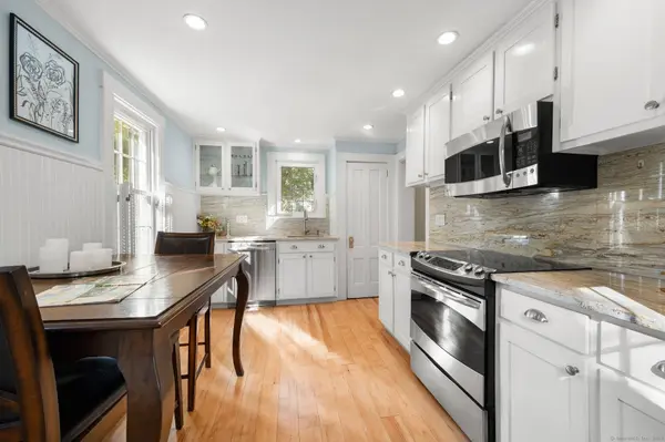 16 North Main Street, Essex, CT 06426