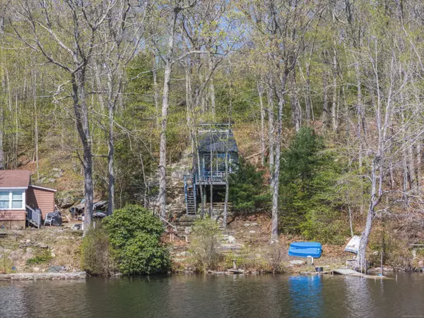 30 Indian Trail, North Stonington, CT 06359