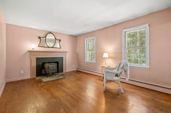 258 School House Road, Old Saybrook, CT 06475