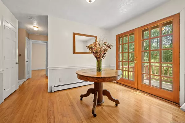 258 School House Road, Old Saybrook, CT 06475