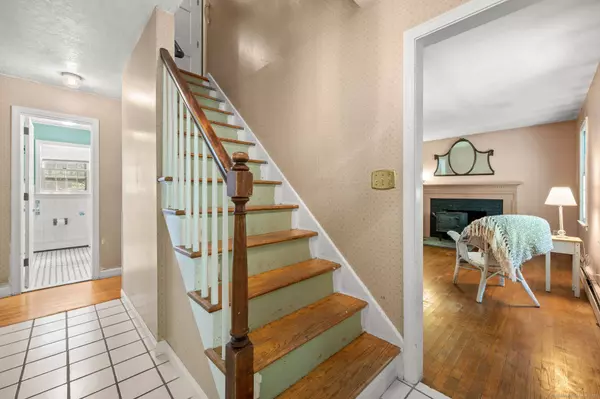 258 School House Road, Old Saybrook, CT 06475