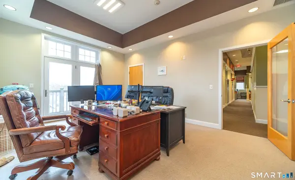 30 Country Squire Drive, Cromwell, CT 06416