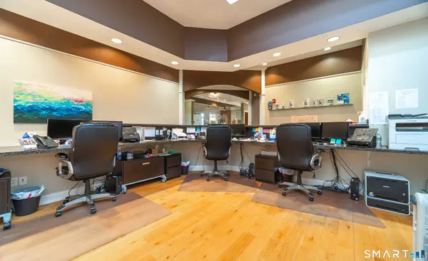 30 Country Squire Drive, Cromwell, CT 06416