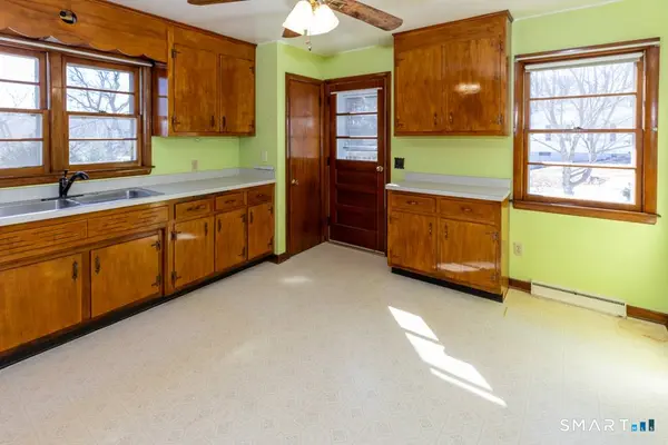 32 Cedar Lane, Montville, CT 06382