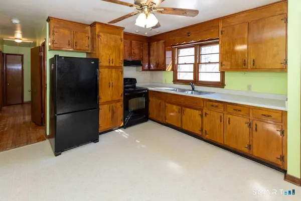 32 Cedar Lane, Montville, CT 06382