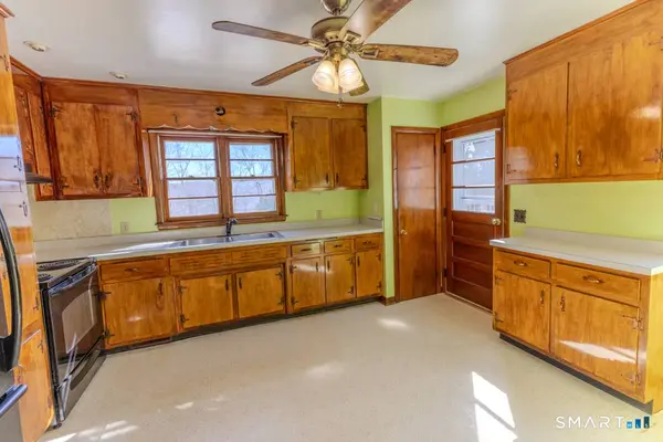 32 Cedar Lane, Montville, CT 06382