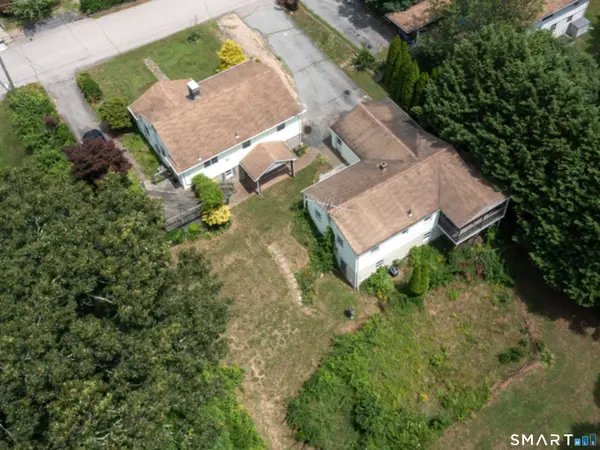 32 Cedar Lane, Montville, CT 06382