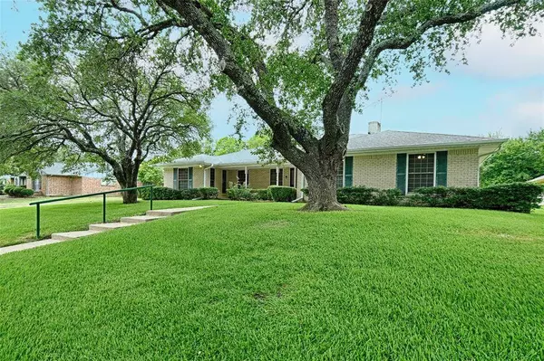24 Mullaney Street, Greenville, TX 75402