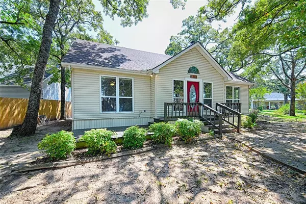 1029 Shoreline Drive, West Tawakoni, TX 75474