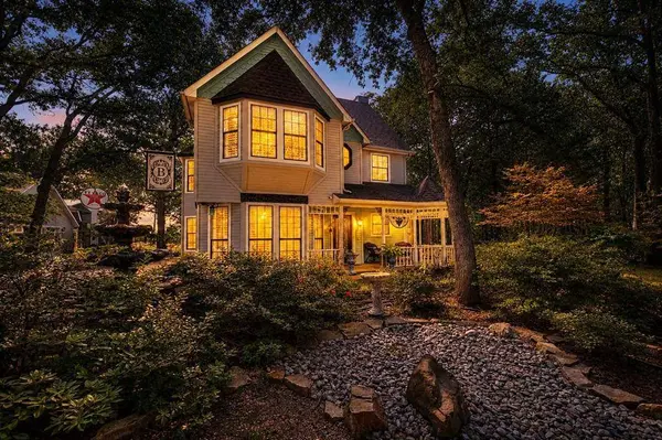 1713 Hollow Way Lane