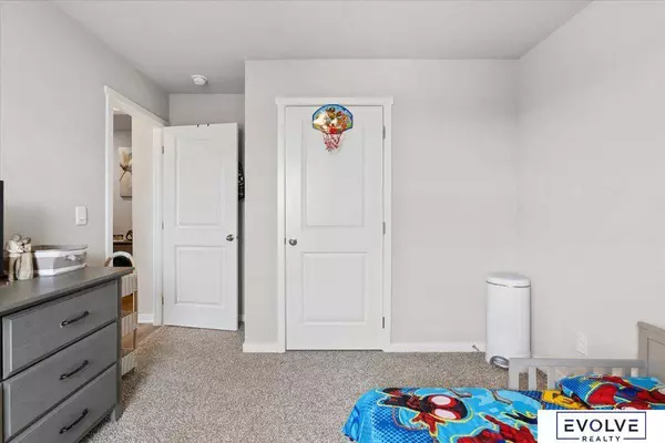 11602 Sunburst Drive, Papillion, NE 68046