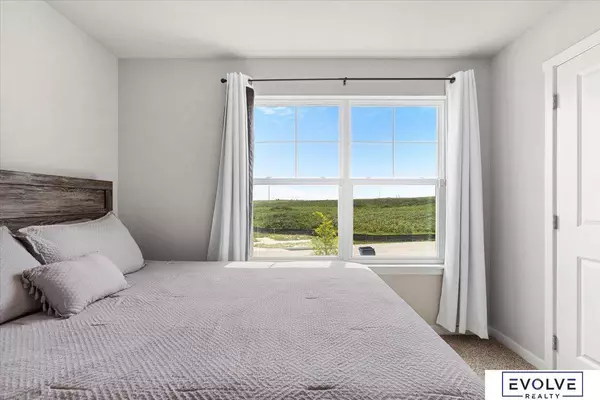 11602 Sunburst Drive, Papillion, NE 68046