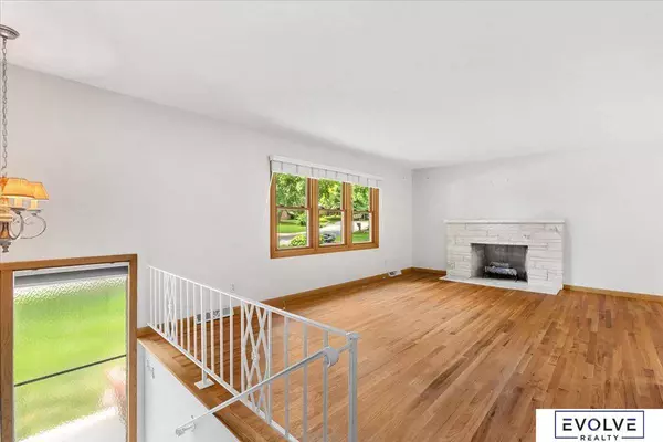 933 S 217th Street, Omaha, NE 68022