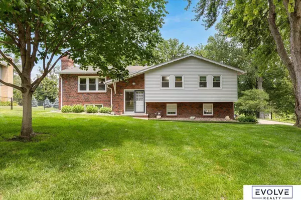 933 S 217th Street, Omaha, NE 68022