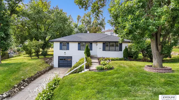 8535 Cuming Street, Omaha, NE 68114