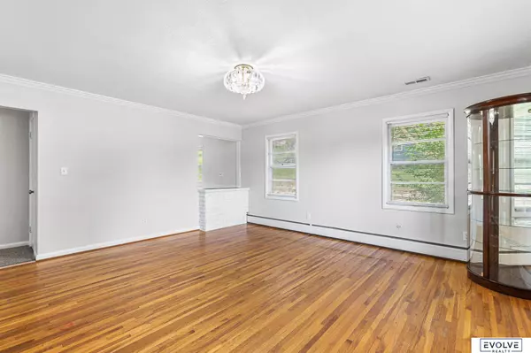 8535 Cuming Street, Omaha, NE 68114