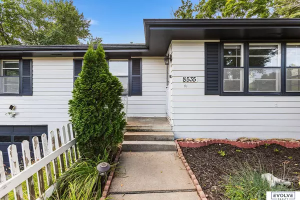 8535 Cuming Street, Omaha, NE 68114