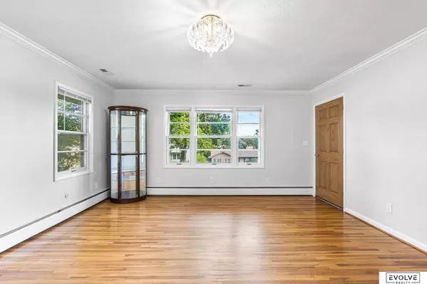 8535 Cuming Street, Omaha, NE 68114