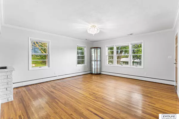 8535 Cuming Street, Omaha, NE 68114