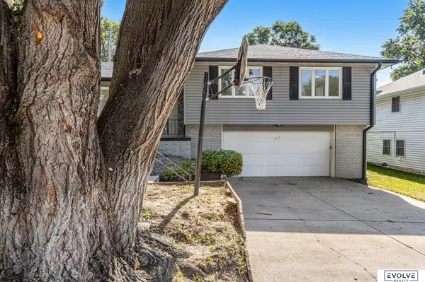 2425 S 113th Street, Omaha, NE 68144